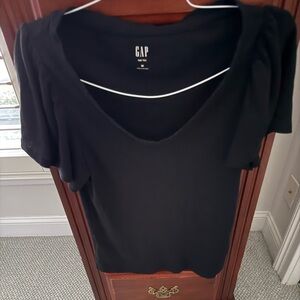 GAP - Ruffle Sleeve Black Ribbed Tee